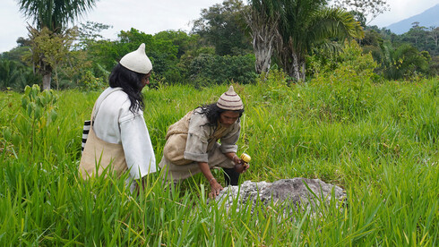 zwei Kogi in Kolumbien