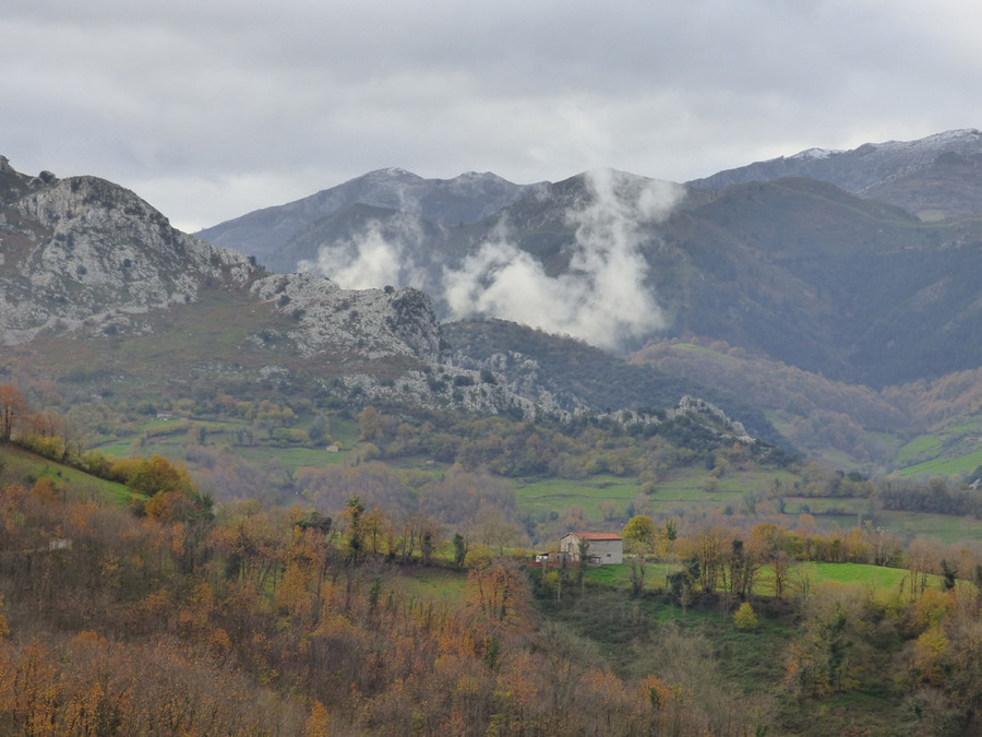 Blick auf das Kantabrische Gebirge in Asturien