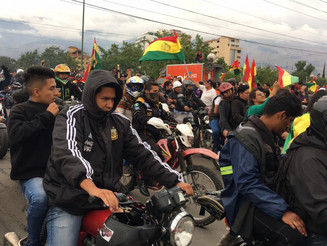 Menschenmassen auf den Straßen Bolivien, um friedlich zu demonstrieren