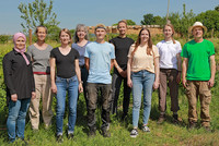 Das Team von Naturefund auf einem DAF-Feld