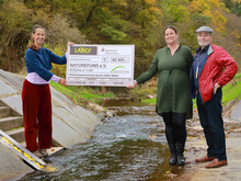 Scheckübergabe von La'BiO! an die Naturschutzorganisation Naturefund